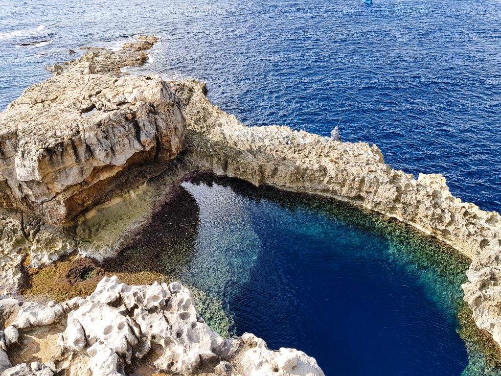 Bue hole modra diera na ostrove Gozo
