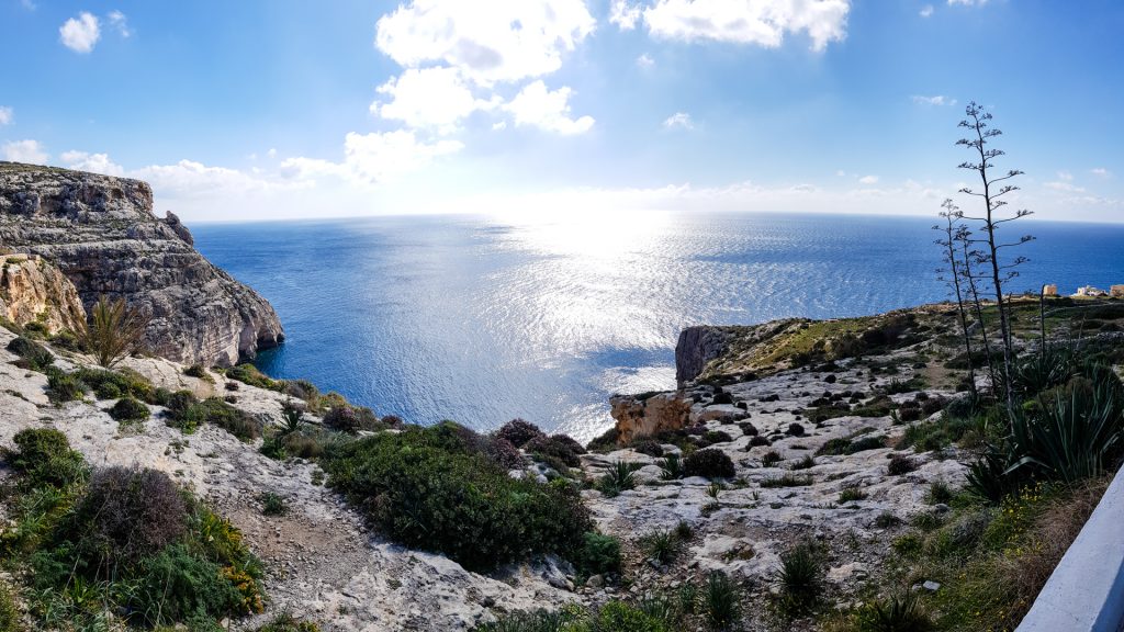 Prebicyklovali sme Maltu. Vyhlad na more pri Blue Grotto na Malte