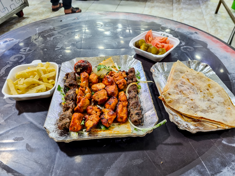 Zly kebab v meste al Mazar v Jordansku
