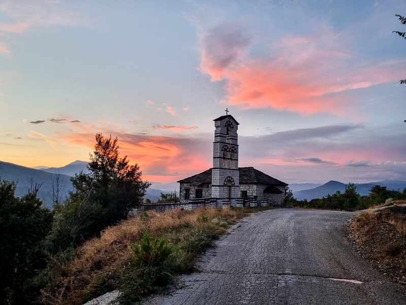 Kostol v dedinke Krapsi v Grecku